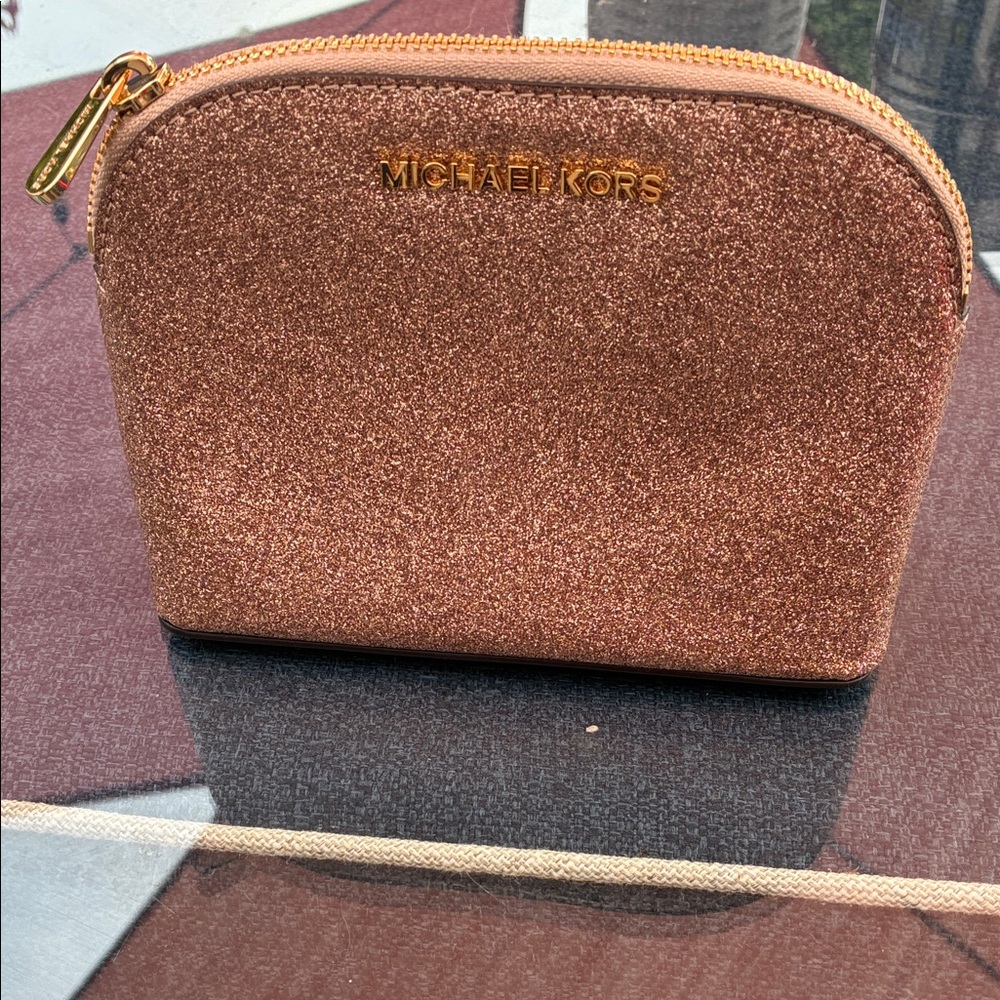 Michael Kors Glittering Rose Gold Cosmetic Bag

10/3/25